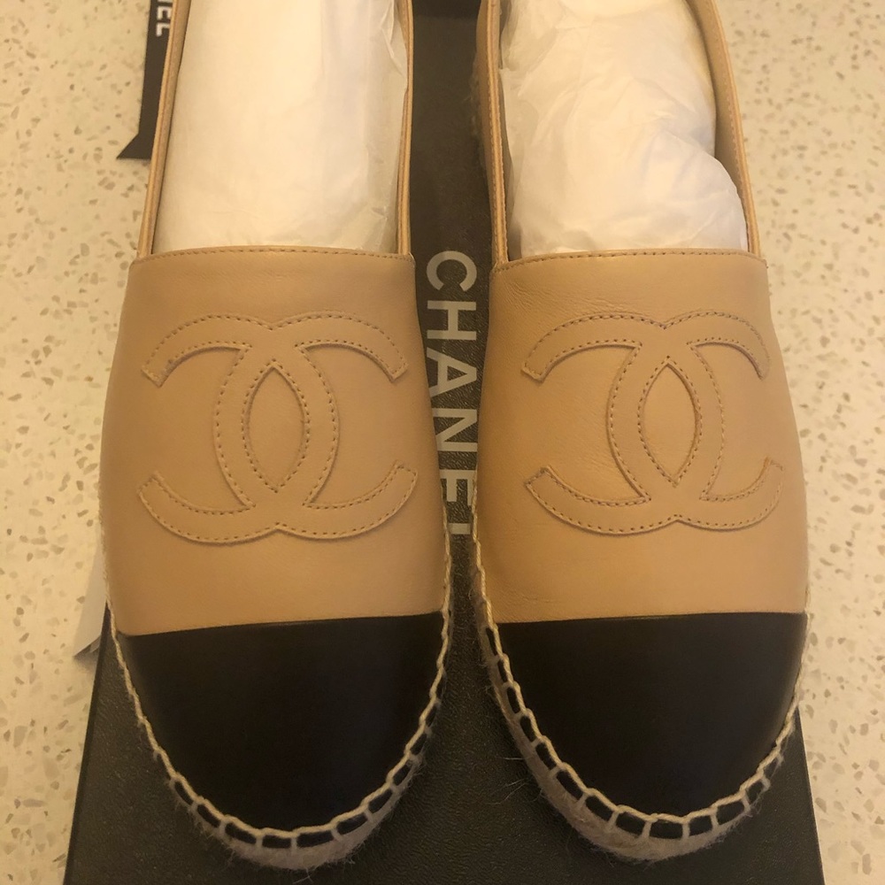 Chanel espadrilles size 37 (US 7)